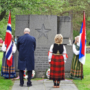 22. juni: Kong Harald deltar i minnemarkeringen for de jugoslaviske krigsfangene i Saltdalen. Foto:  Sven Gj. Gjeruldsen, Det kongelige hoff.